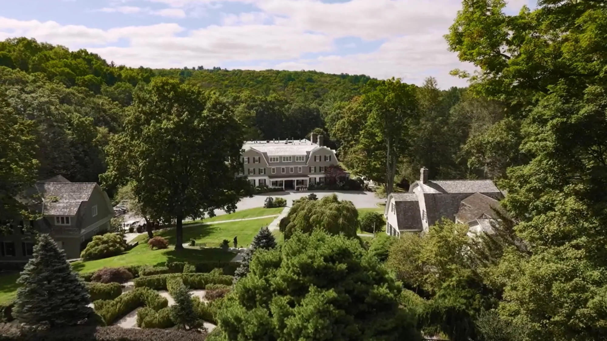 Mayflower Inn & Spa building exterior